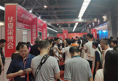 郑州家博会现场人流如织